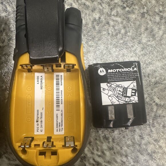 2 Motorola Talkabout T6530 Handheld Walkie Talkie Radios 22 Channels W/Charger - Picture 7 of 10
